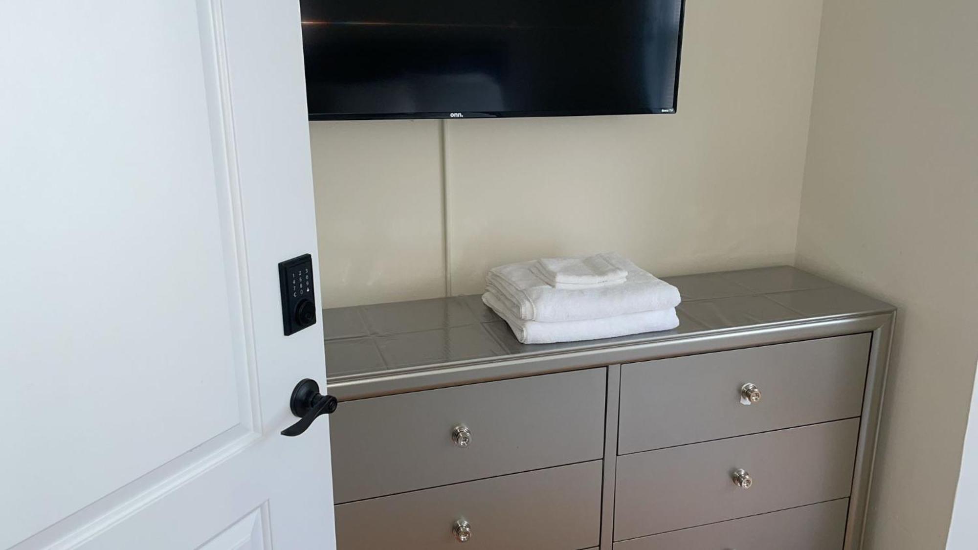 Ooohlala! 2 Beds And 2 Full Baths W/Free Parking Apartment Newark Exterior photo